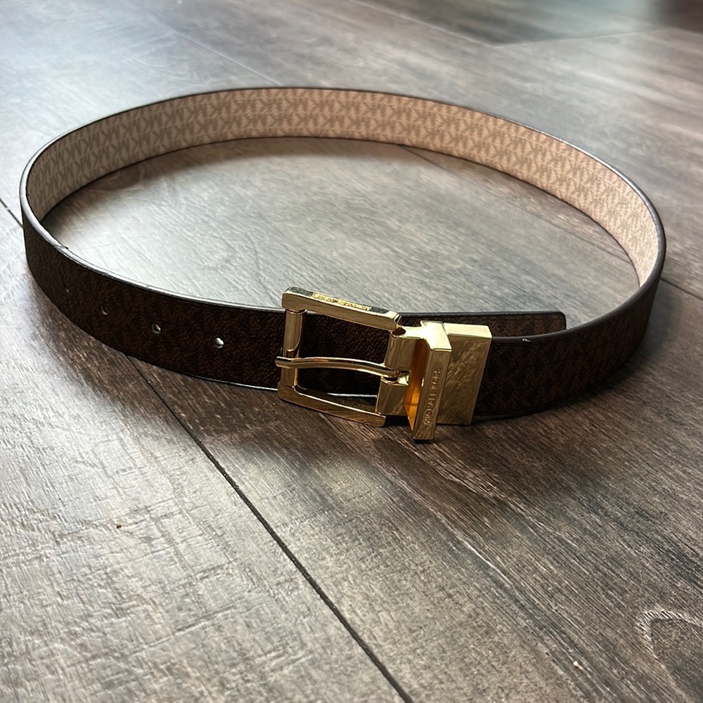 MICHAEL KORS Women’s reversible belt size 32/34